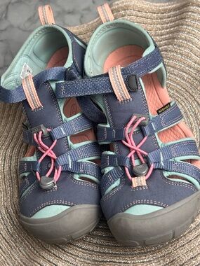 KEEN Newport H2 Sandals Women’s 7 Blue Pink Water Hiking Closed Toe Outdoor Gorp